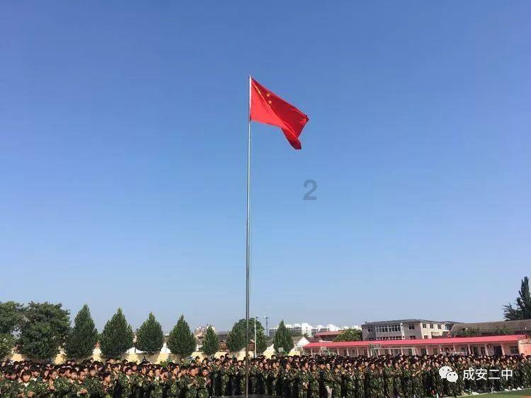 夏季的时尚女孩