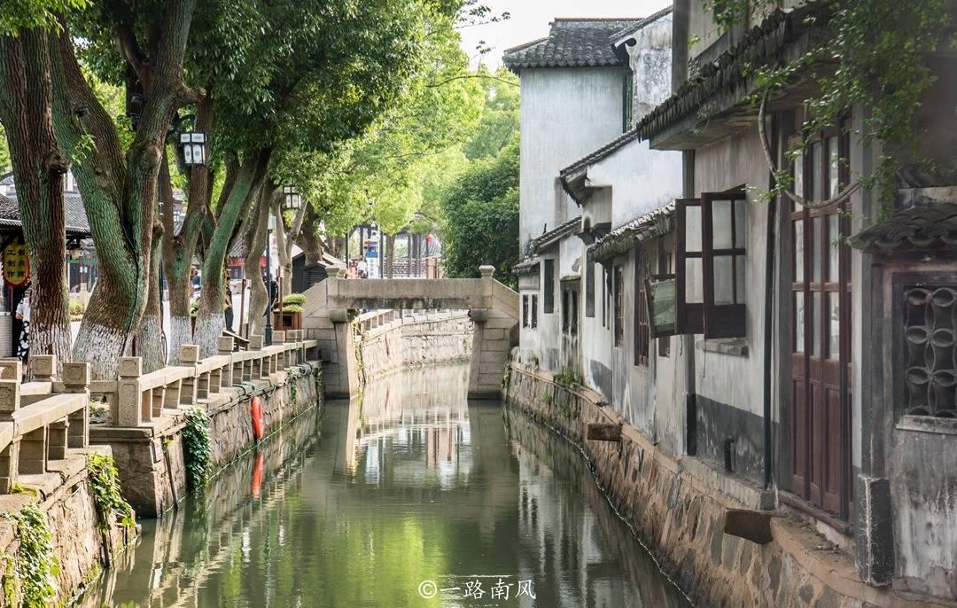 龙行龘龘 暖在椰城:载歌载舞迎新春 书写春联送祝福